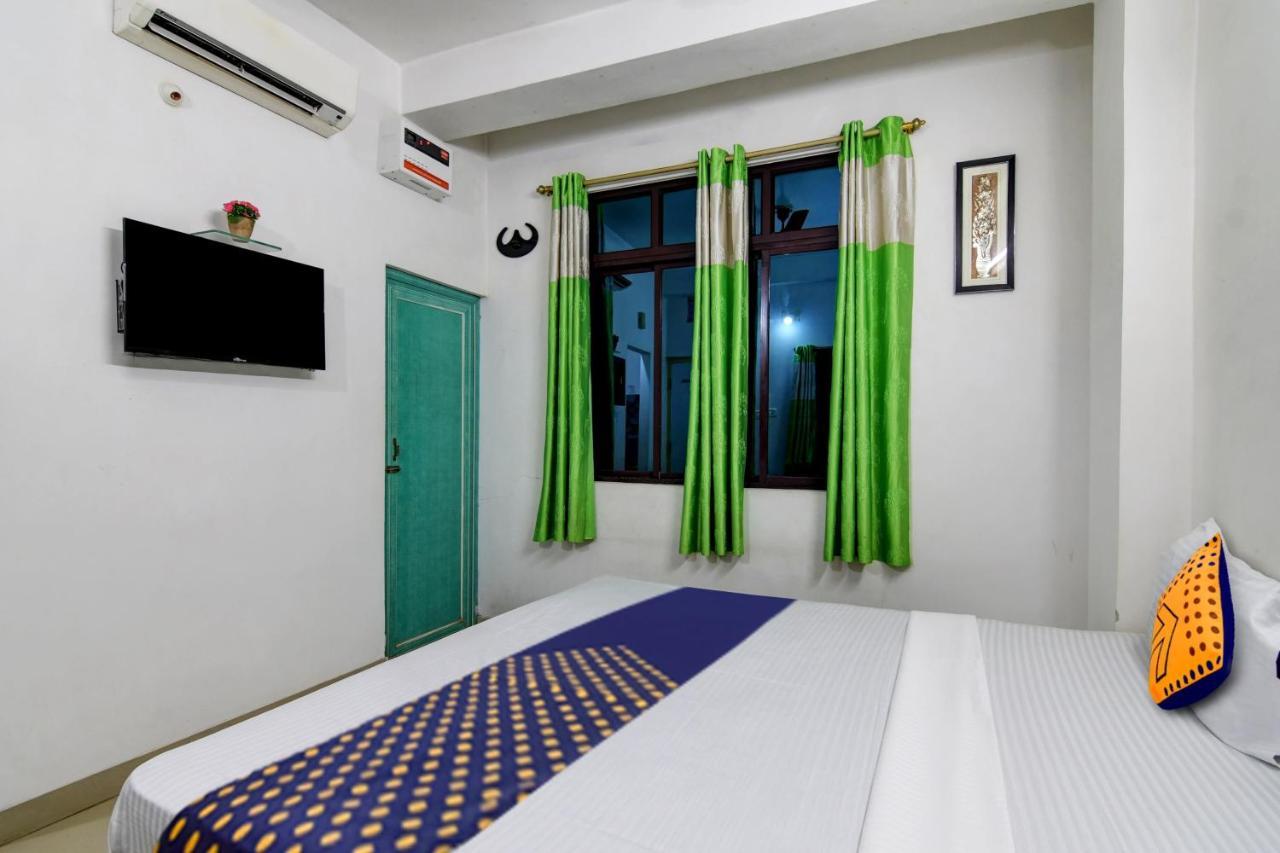 Spot On Ray Palace Hotel Puri Bagian luar foto