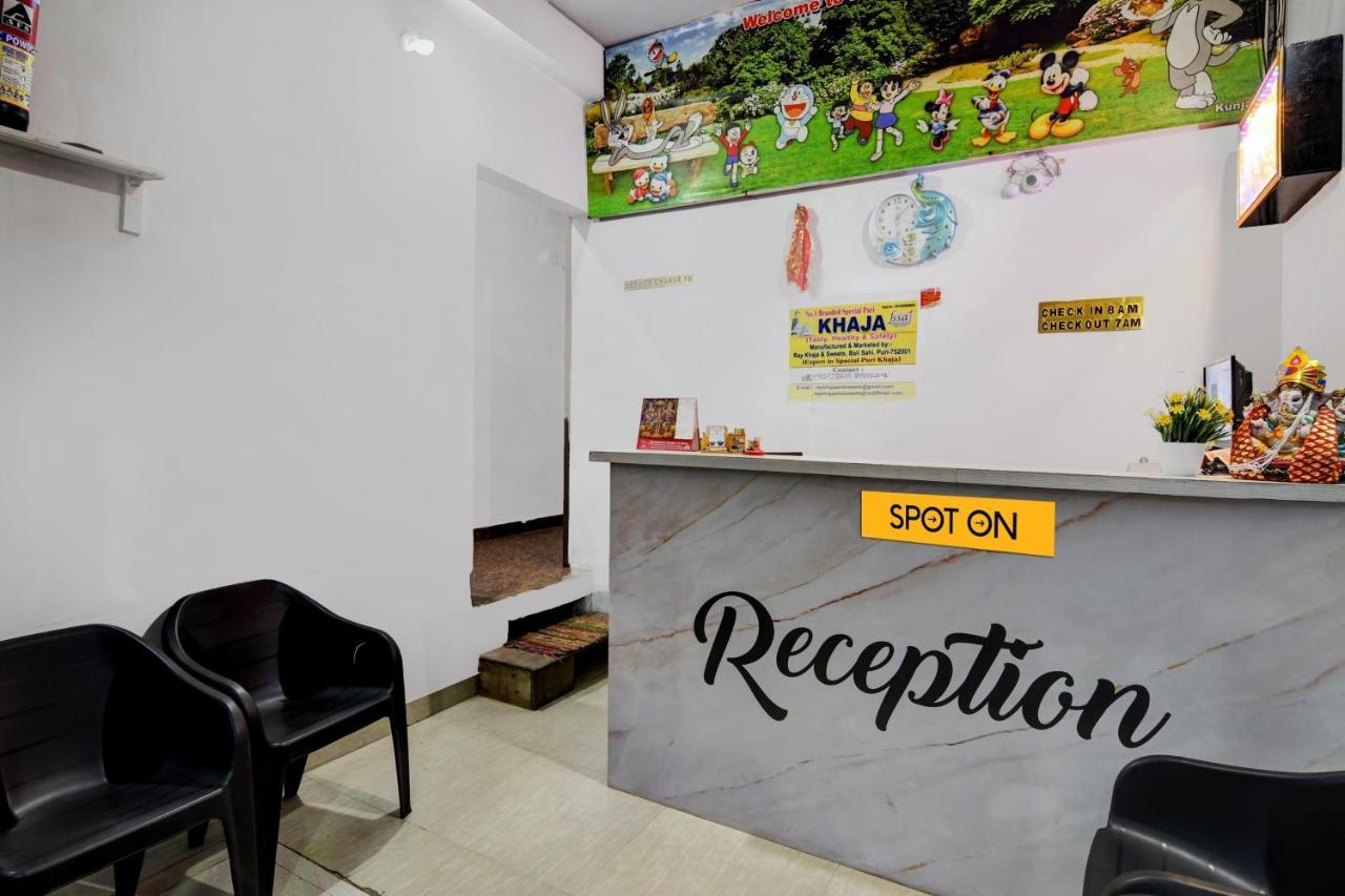 Spot On Ray Palace Hotel Puri Bagian luar foto