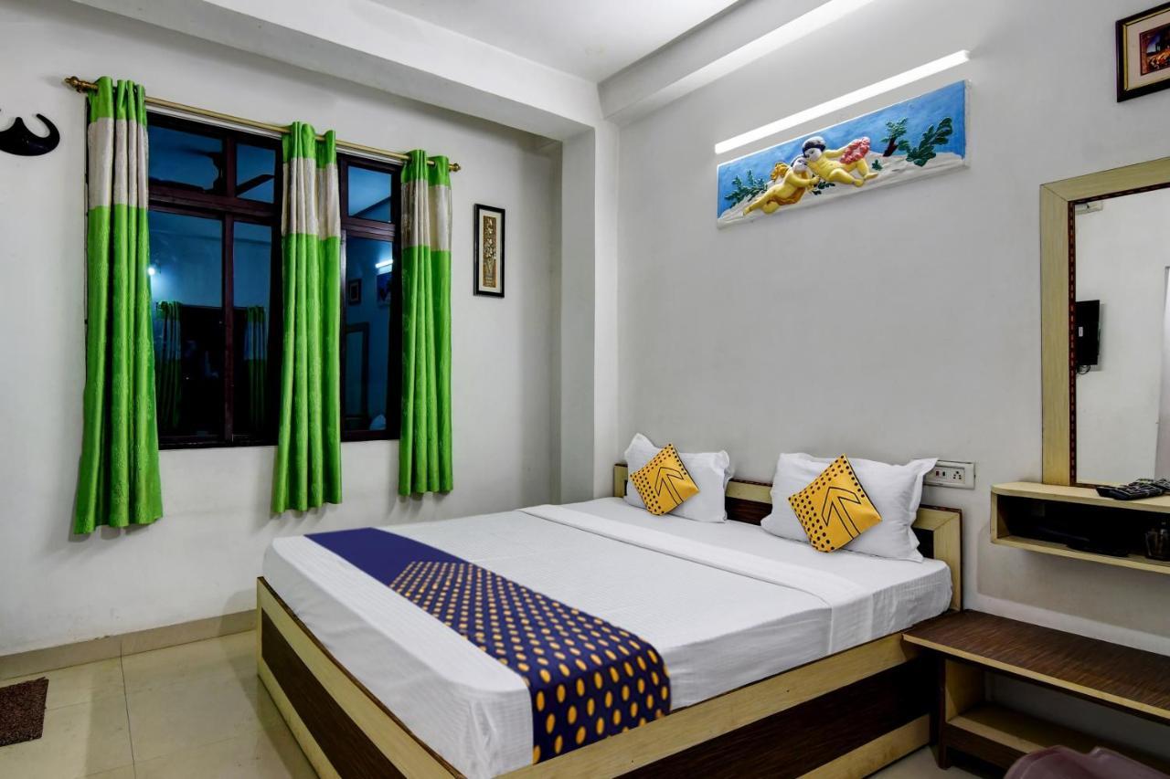 Spot On Ray Palace Hotel Puri Bagian luar foto