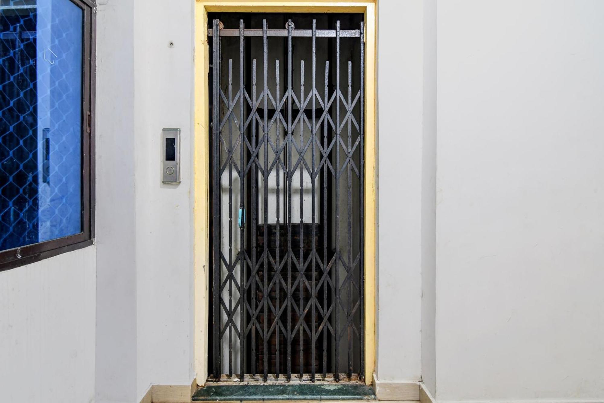 Spot On Ray Palace Hotel Puri Bagian luar foto